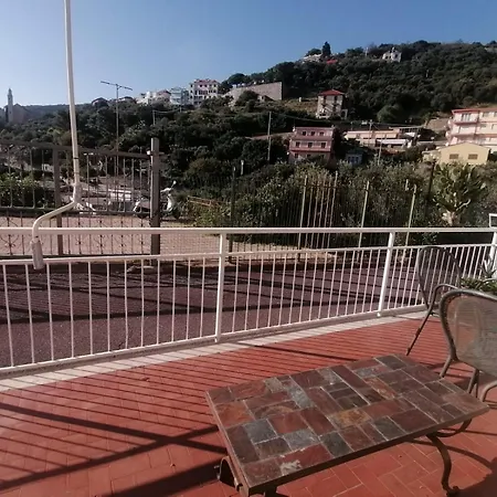 Sunnyrooms Con Terrazza Panoramica ベッド・アンド・ブレックファスト アラッシオ